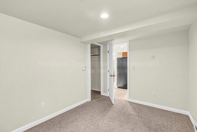 Building Photo - 671 Mermaid Ave