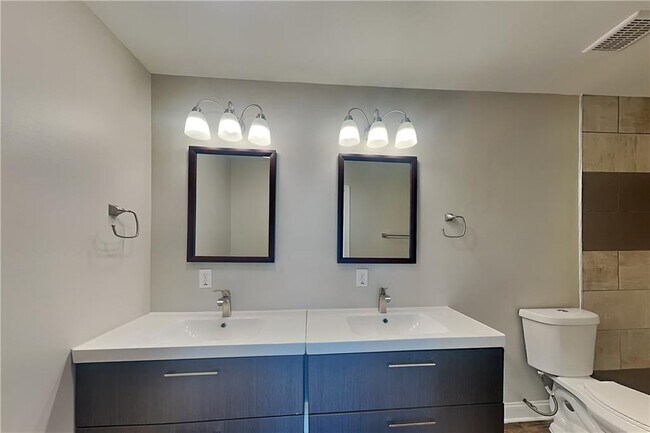 Building Photo - 2831 Olde Post Rd SE