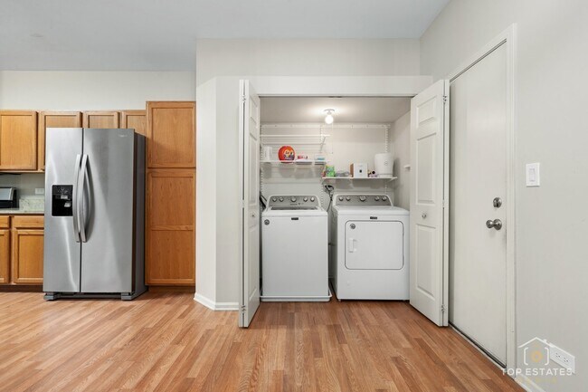 Building Photo - 5580 Lavender Ct
