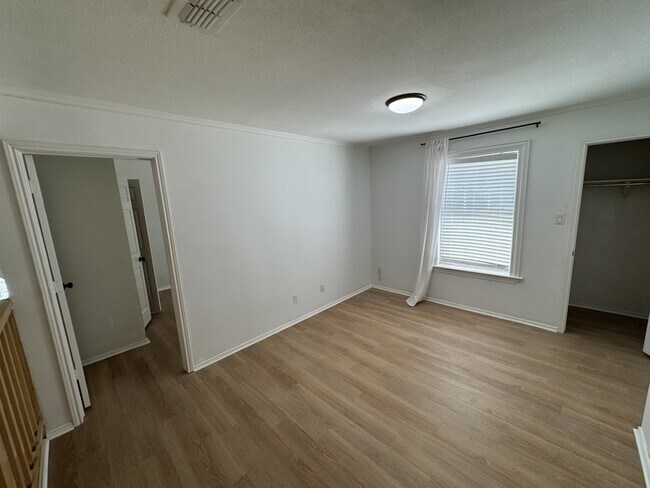 Building Photo - 5232 Goodman Dr