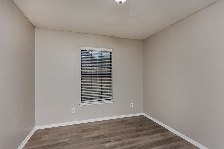 Building Photo - 236 Sunset Dr
