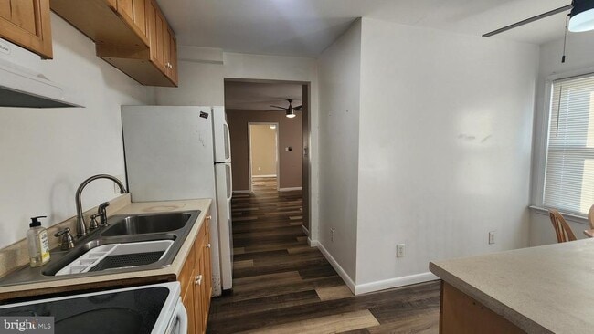 Building Photo - 108 E Pacific Ave