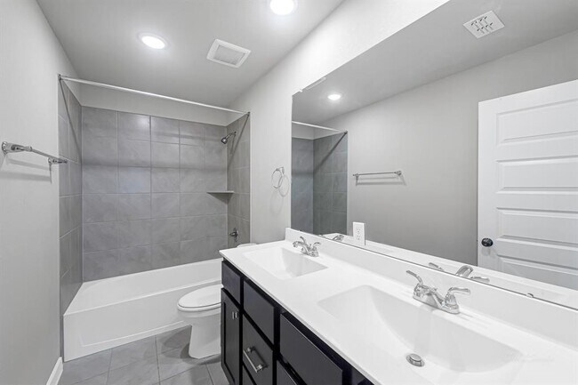 Building Photo - 7138 Clearwater Cv Dr