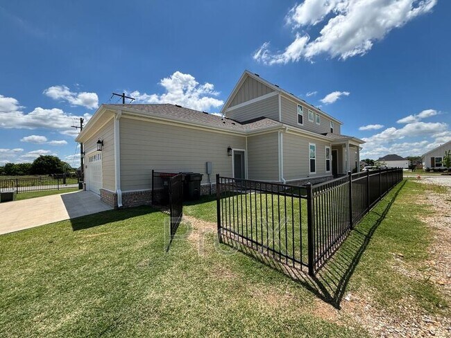 Building Photo - 6704 Autumn Ave