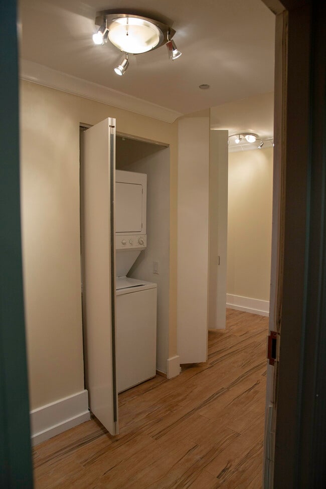 Building Photo - 400 N La Salle Dr