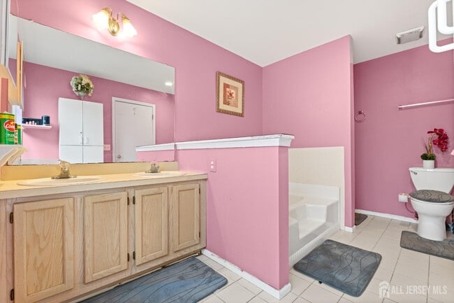 Building Photo - 155 Salem Rd