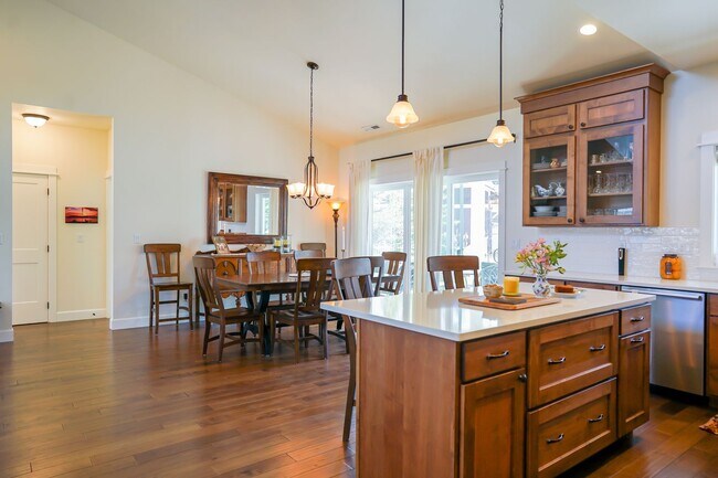 Building Photo - Beautiful Dover Bay Home