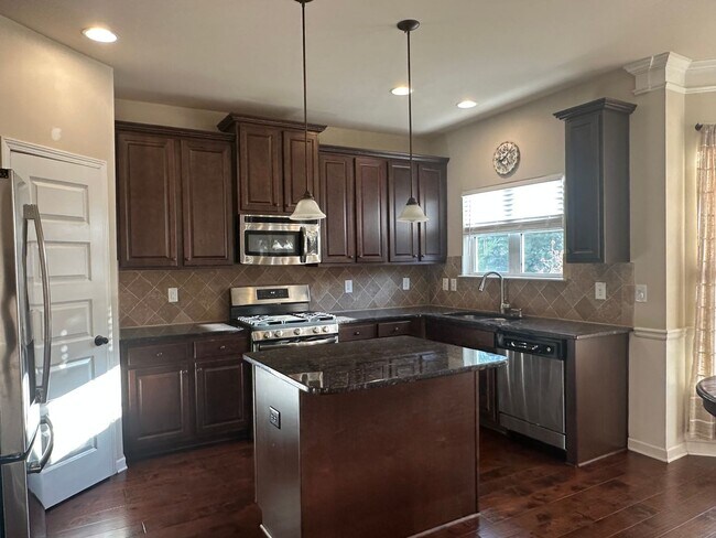 Building Photo - 549 W Holloway Dr