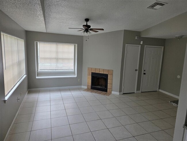 Building Photo - 5526 Farley Dr