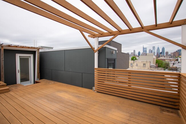 Building Photo - Modern & Efficient Point Breeze Townhome!