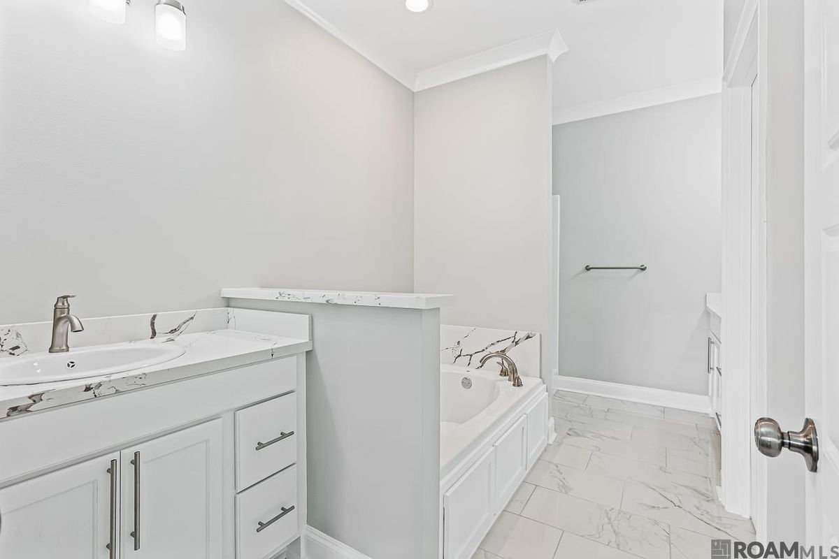 Building Photo - 15513 Fields Creek Ave