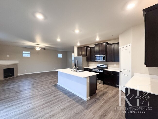 Building Photo - Bright Bremerton Home with Open Layout, A/C, and Fully Fenced Yard