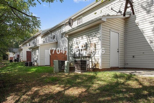 Building Photo - Beautiful townhouse 2 bed 1.5 bath in Monroe