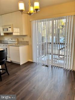 Building Photo - 9926 Great Oaks Way