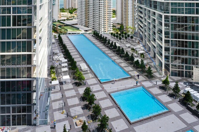 Building Photo - 495 Brickell Ave