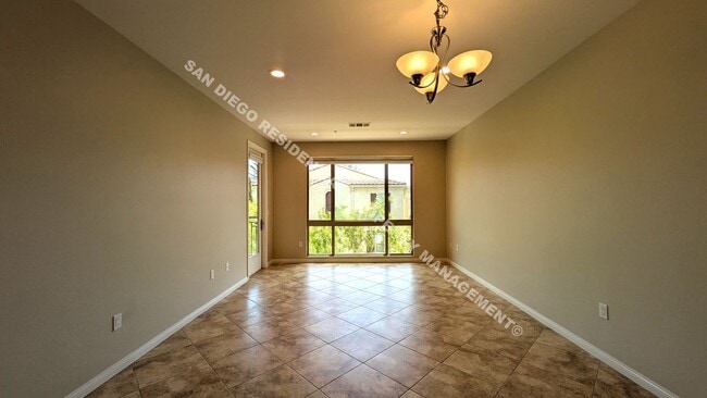 Building Photo - Bright 1 Bed / 1 Bath Condo in Upscale Com...