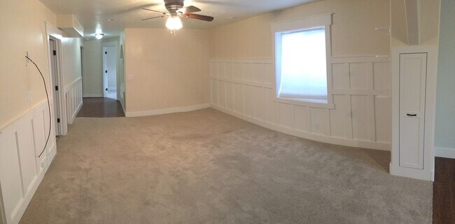 Building Photo - Spacious Home w 2 attached 2 car garage