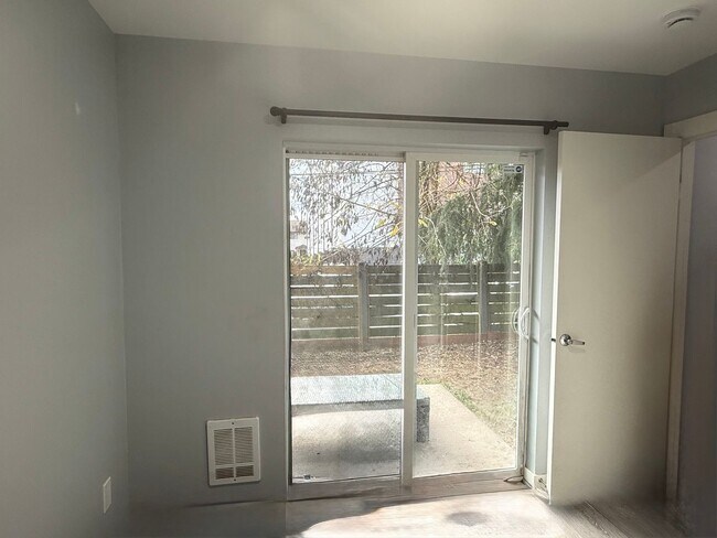 Building Photo - Northgate Townhome