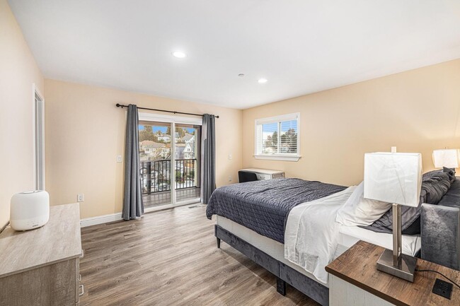 Building Photo - 2531 Wallace St