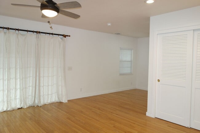 Building Photo - Charming 2 Bedroom in Heart of Downtown