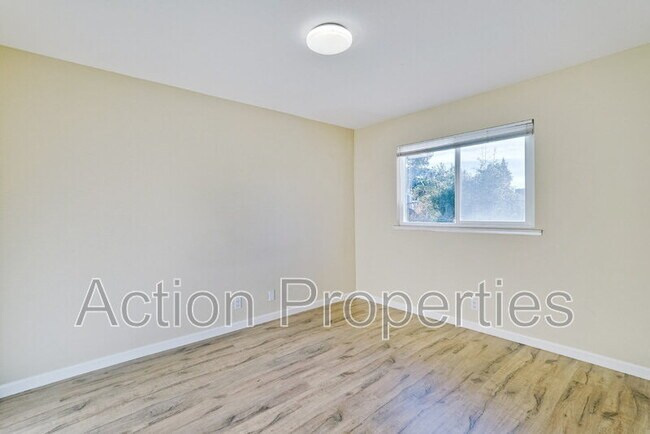 Building Photo - 135 Brenton Ct