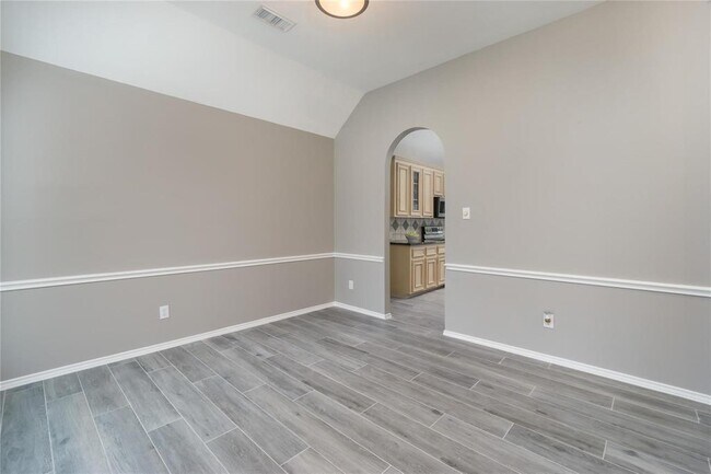Building Photo - 3622 Englewood Dr