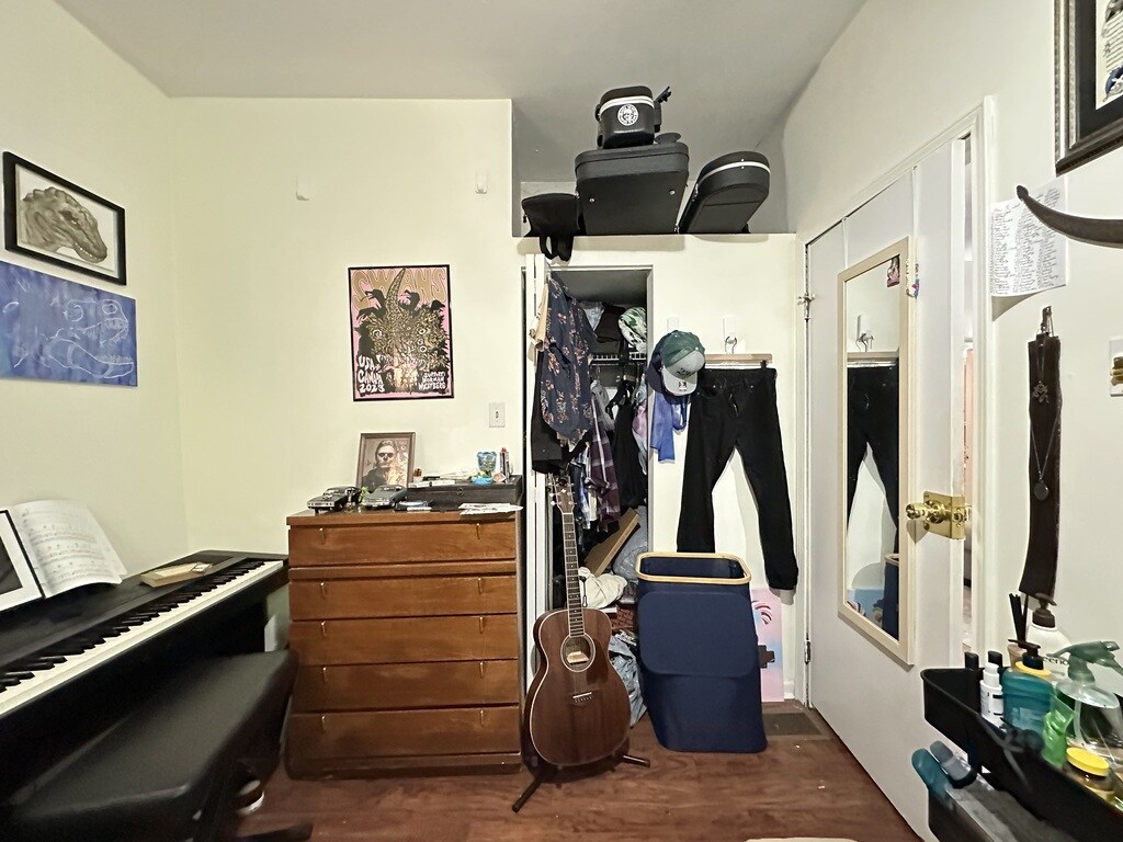 Building Photo - 2341 N Leavitt St