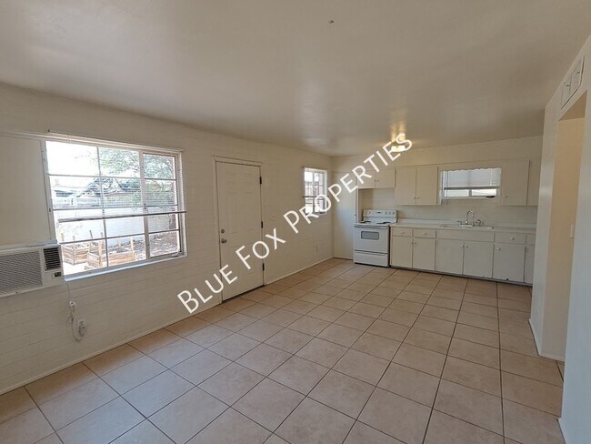 Building Photo - 1224 N Camilla Blvd