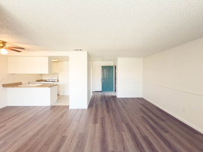 Building Photo - 2 BEDROOM 2 BATH CONDO IN GATED COMMUNITY ...