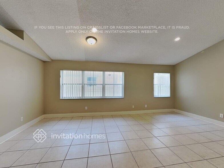 Building Photo - 7333 NW 1st Manor