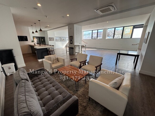 Building Photo - Luxurious 2-Bed 2.5-Bath Condo Located in ...