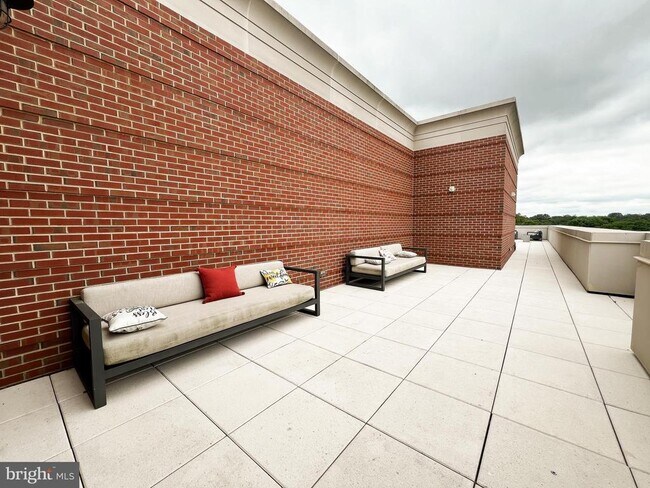 Building Photo - 4915 Hampden Ln