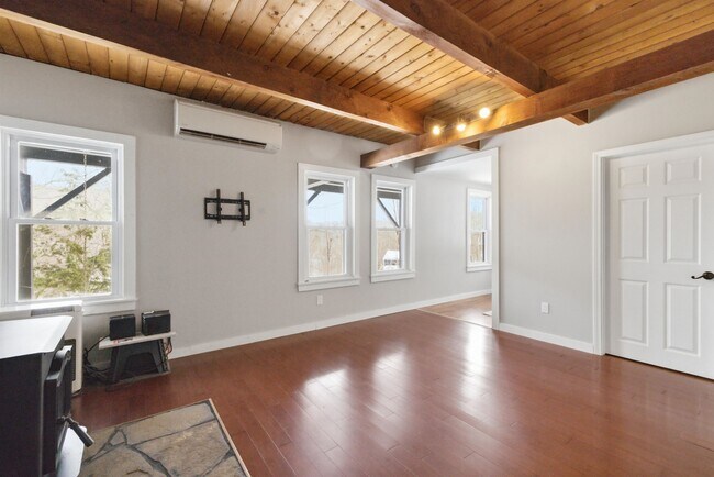 Building Photo - 25 Hilltop Dr