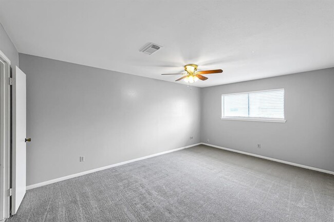 Building Photo - 14724 Perthshire Rd