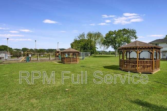 Building Photo - 810 Bellevue Rd