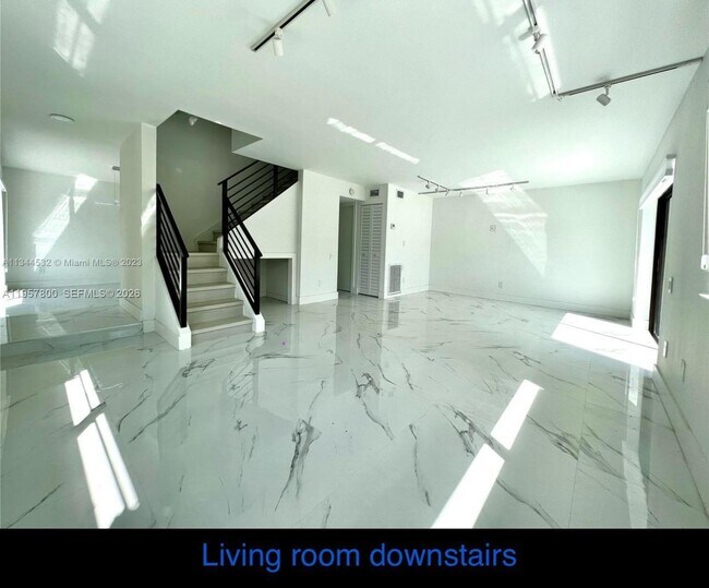 Building Photo - 6904 SW 114th Pl