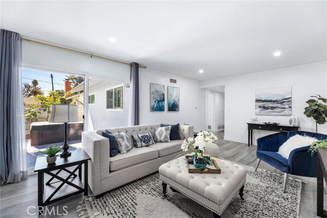 Building Photo - 8356 Vanalden Ave