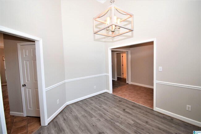 Building Photo - 5725 Riverbirch Dr
