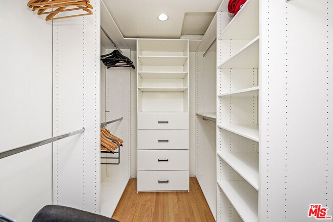 Building Photo - 22428 Victory Blvd