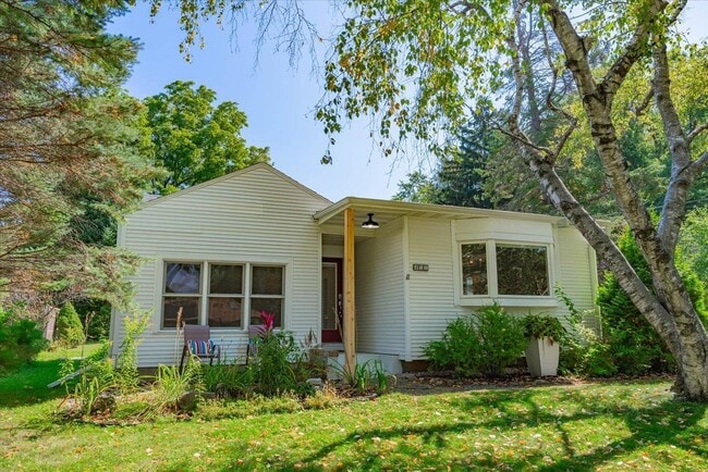 Building Photo - 401 Merrill Crest Dr