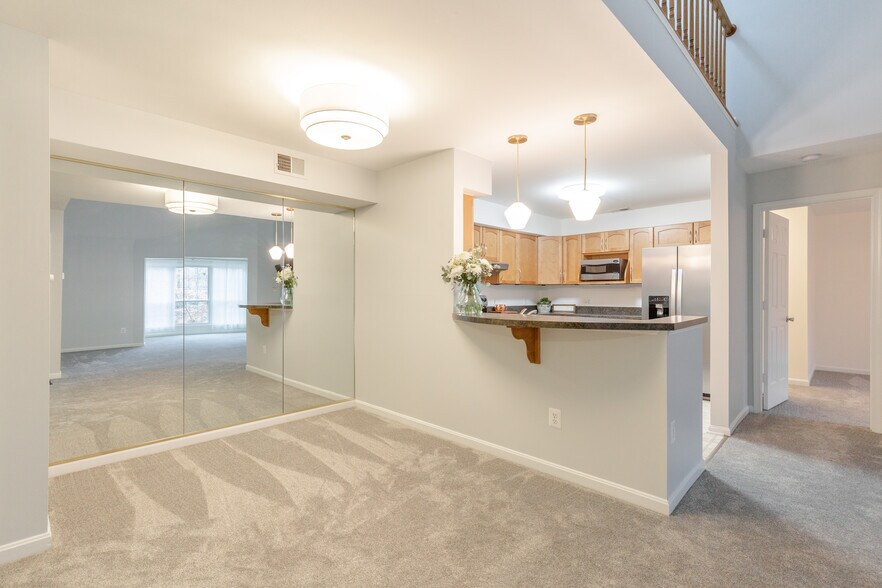 Building Photo - 2241 Lovedale Ln