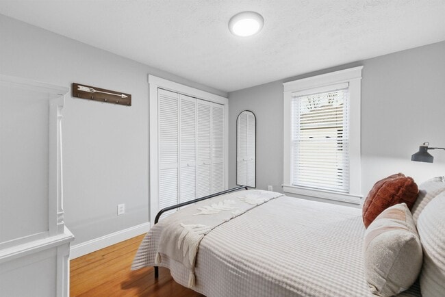 Building Photo - 65 S Elm St