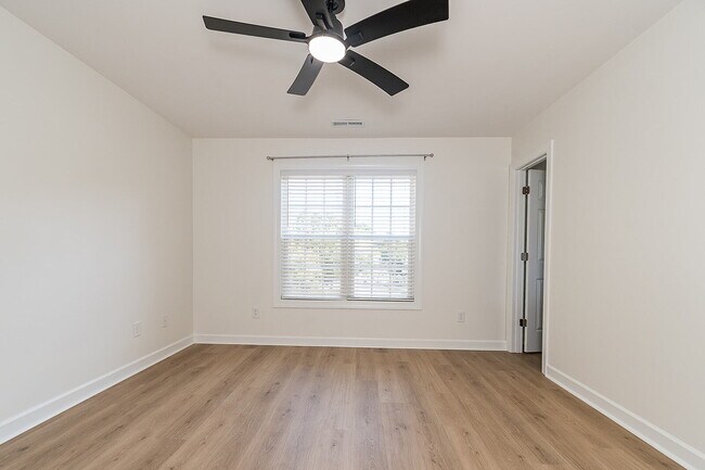 Building Photo - Charming & Spacious 3-Bed Townhouse with 2.5 Baths on Stadium Drive in Wake Forest!