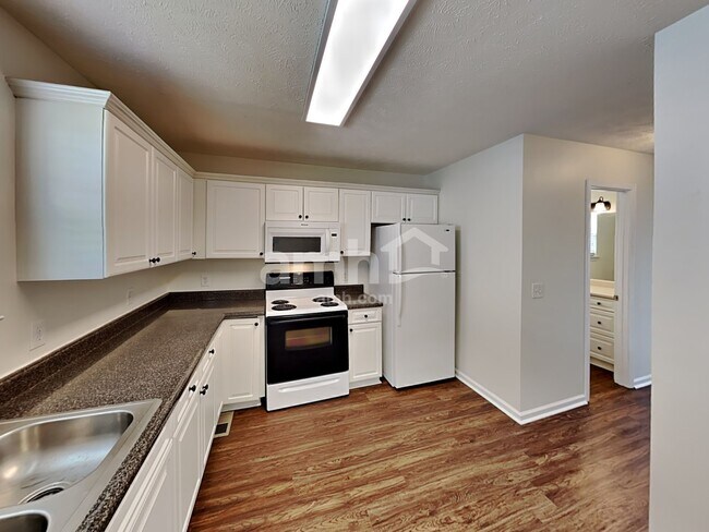 Building Photo - 615 Glen Valley Trl