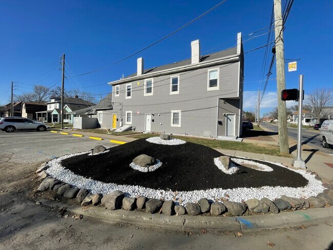 Building Photo - 1238 S State Ave