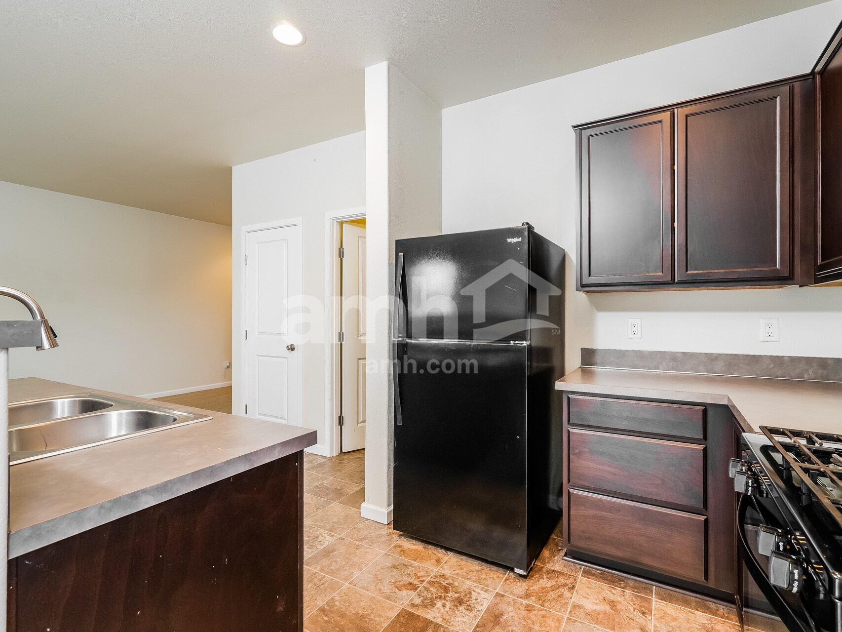 Building Photo - 326 York St