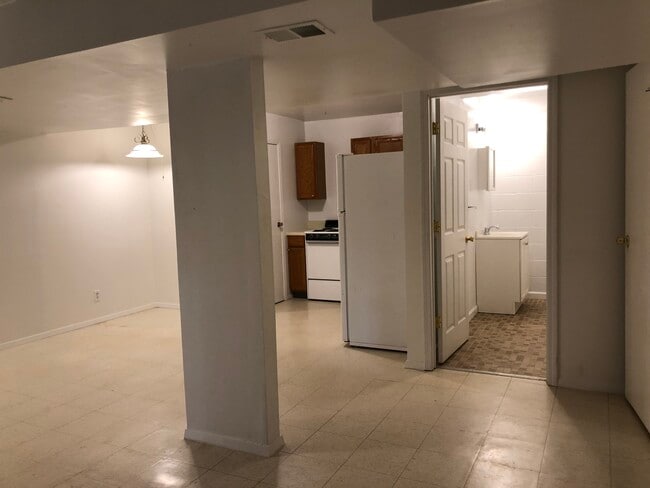 Building Photo - 206 Oleander Rd