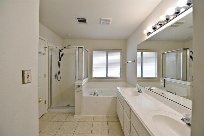 Building Photo - 1803 Jojoba Dr