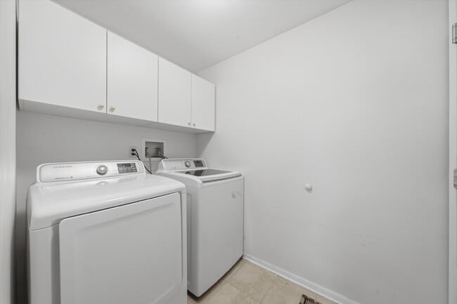 Building Photo - Updated Two-Story with Granite Kitchen, Deck, and Fully Fenced Yard