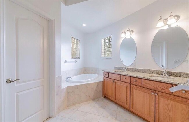 Building Photo - 131 S Arrawana Ave